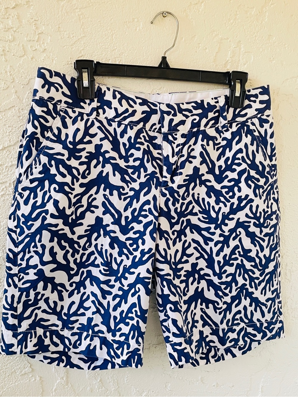Lilly Pulitzer The Chipper Short Navy Blue Size 10.